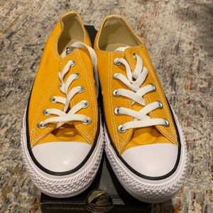 BNIB Converse Chuck Taylor / Solar Orange 6w